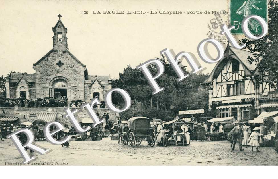 La Chapelle - Sortie de Messe