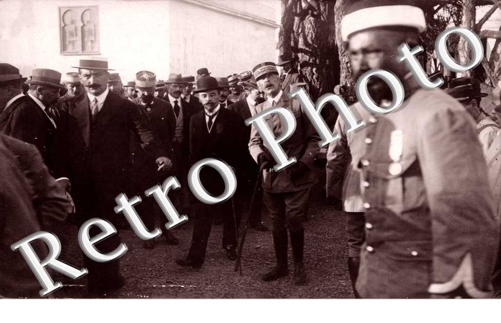 le marechal Lyautey recoit M; Albert Serrault  - l'Exposition franco marocaine