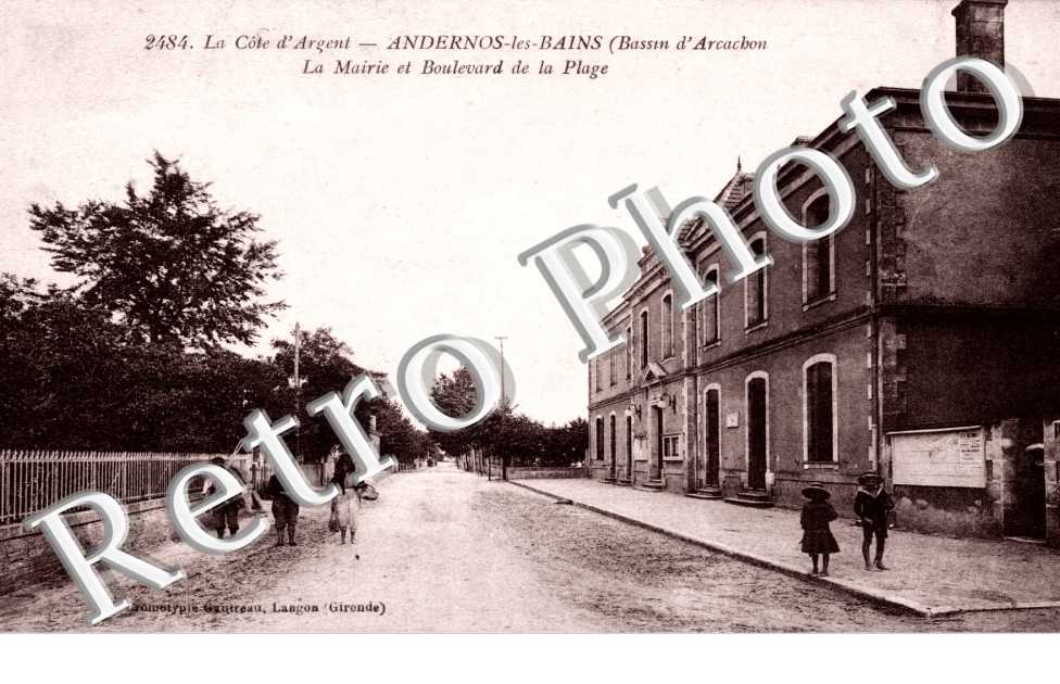 la mairie et boulevard de la plage