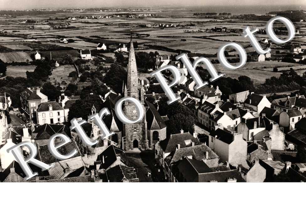 vue aérienne L&#039;église et le Bourg