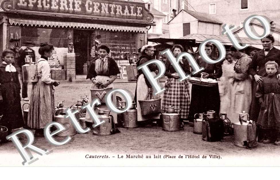 le marché au lait (place de l'Hôtel de ville)