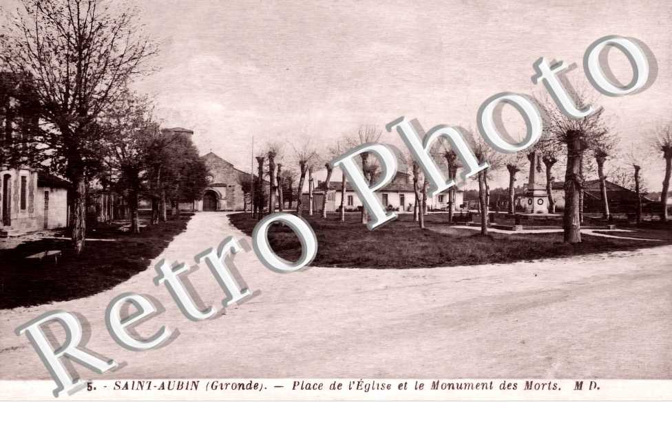 place de l&#039;église et le monument aux morts
