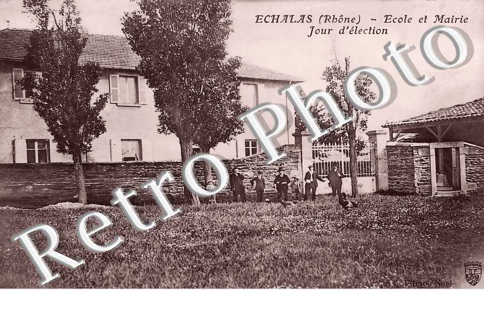 école et mairie. Jour d'élection.