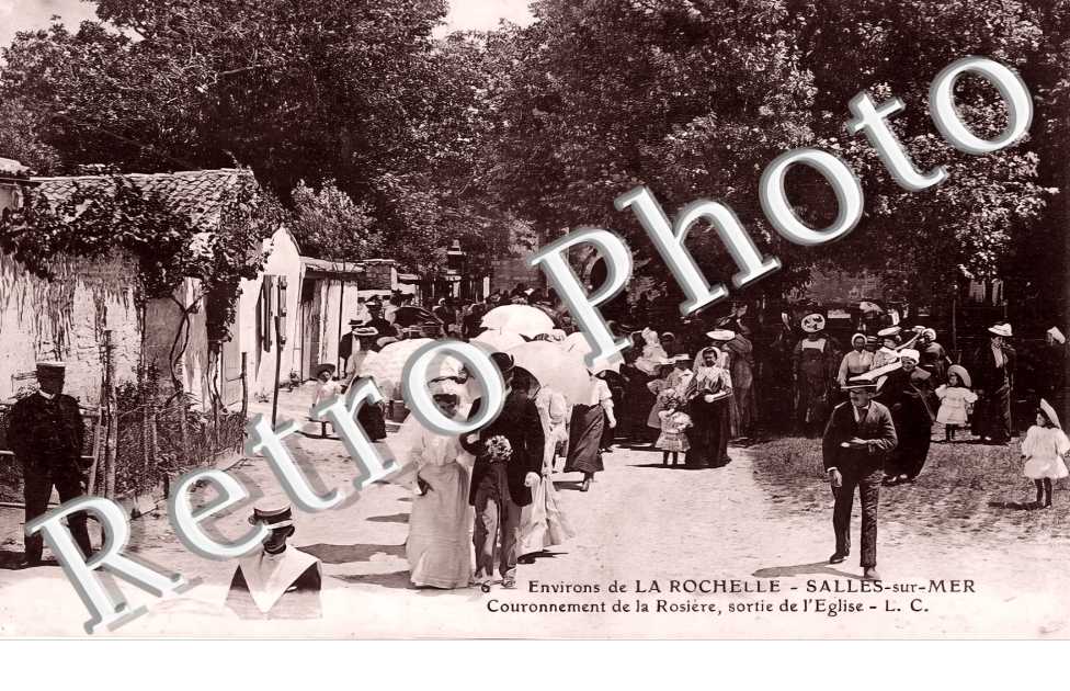 Couronnement de la Rosière, sortie de l&#039;église
