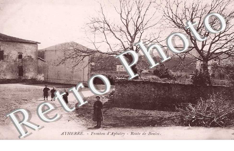 Fronton d&#039;Aphaïry. Route de Bouloc