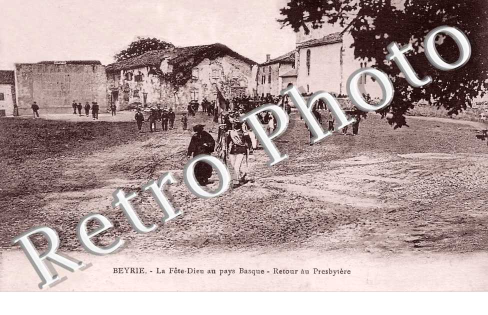 la Fête-Dieu au pays basque. Retour au Presbytère