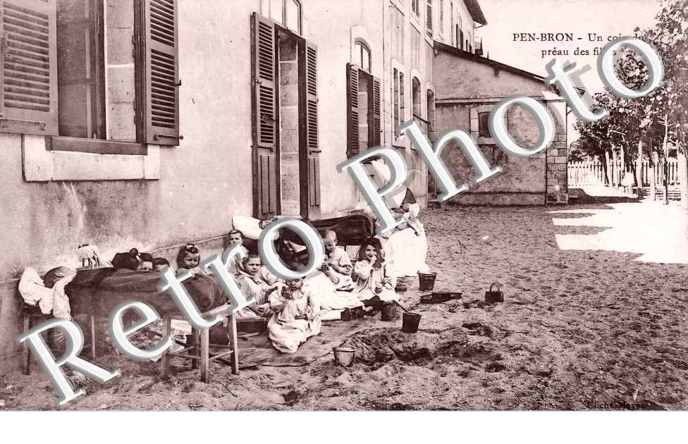 un coin du préau des filles