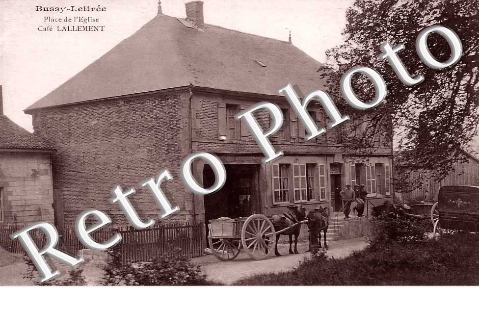 place de l&#039;eglise. Café Lallement