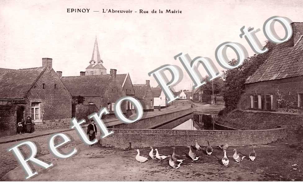 l&#039;abreuvoir. Rue de la mairie