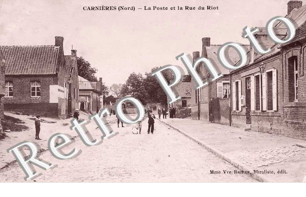 la Poste et la rue du Riot
