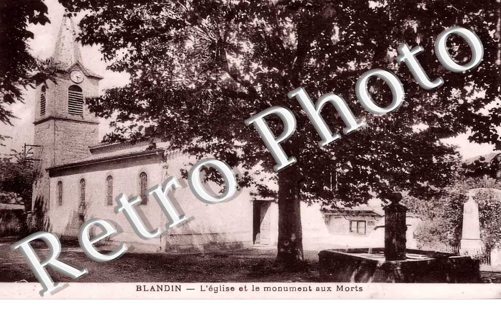 l&#039;église et le monument aux morts