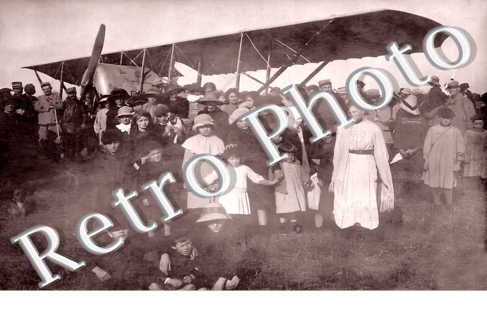 UN AVION