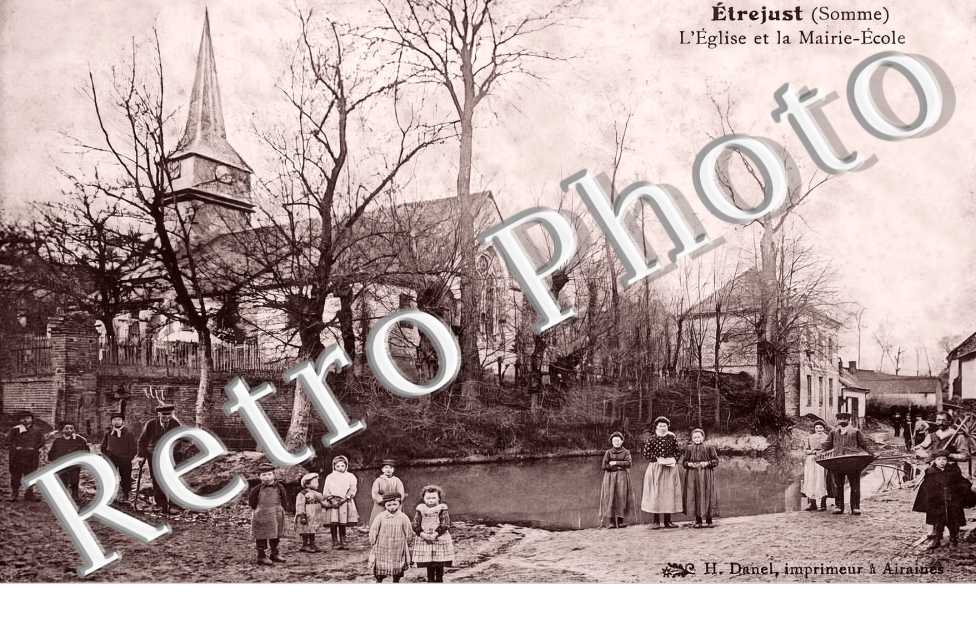 l&#039;église et la Mairie-Ecole