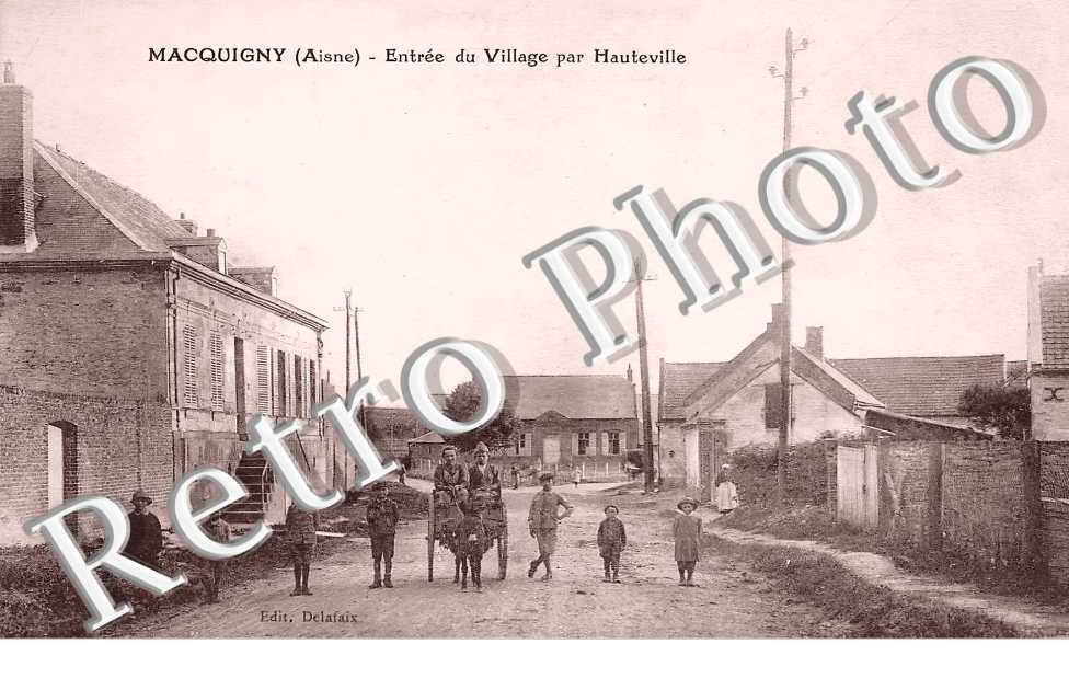 antrée du village par Hauteville