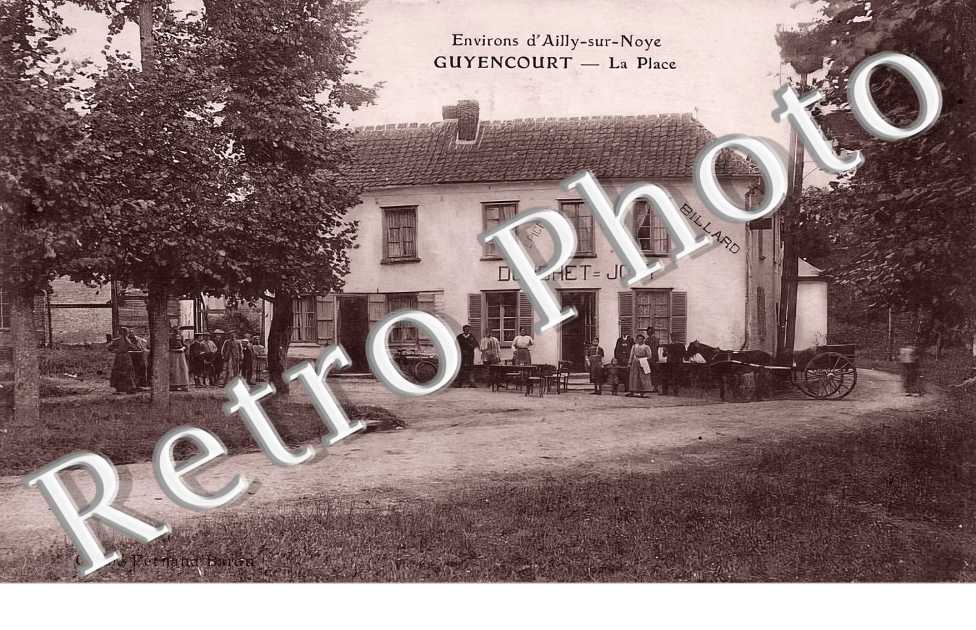 la place Café Douchet-Jouy