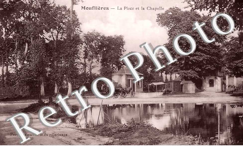 la place et la chapelle