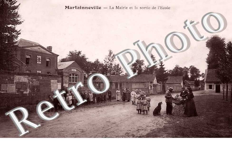 LA MAIRIE ET LA SORTIE DE L&#039;ECOLE