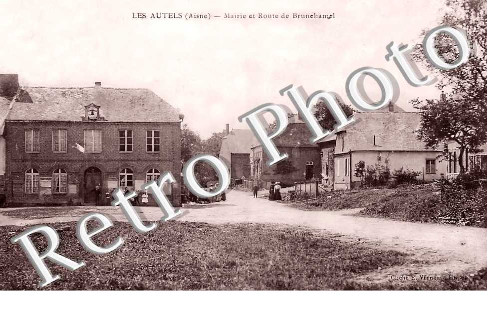 mairie et route de Brunehamel