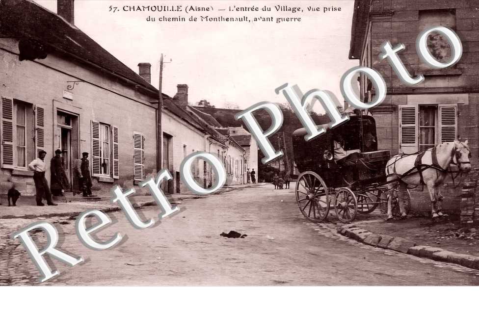 l&#039;entrée du village, vue prise du chemin de Monthenault avant guerre