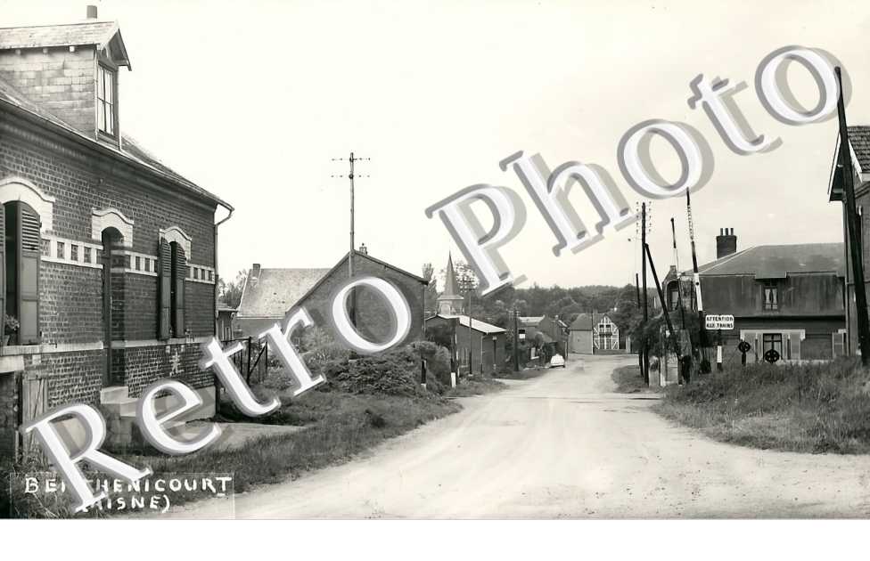 une rue et passage à niveau