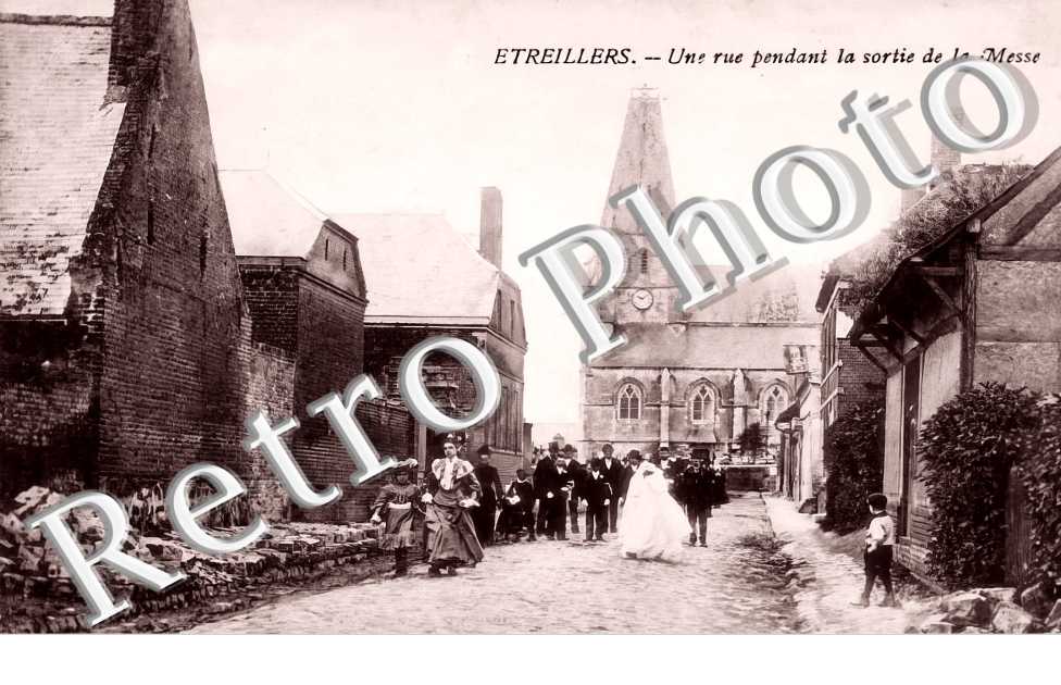 une rue pendant la sortie de la Messe