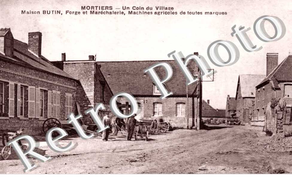 un coin du village. Maison Butin, Forge et Maréchalerie, machines agricoles de toutes marques
