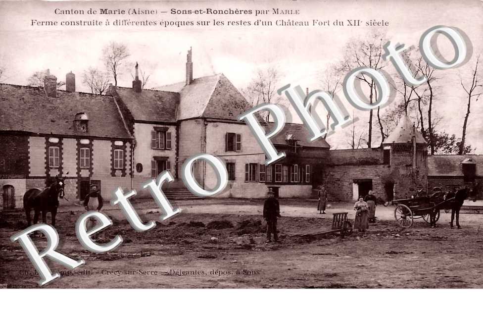 ferme consruite à différentes époques sur les restes d&#039;un château Fort du XII eme siècle