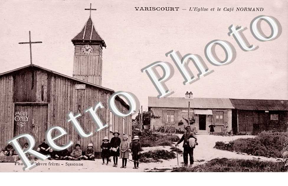 l&#039;église et le café Normand