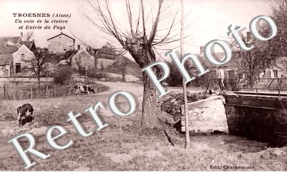 un coin de la rivière et entrée du pays