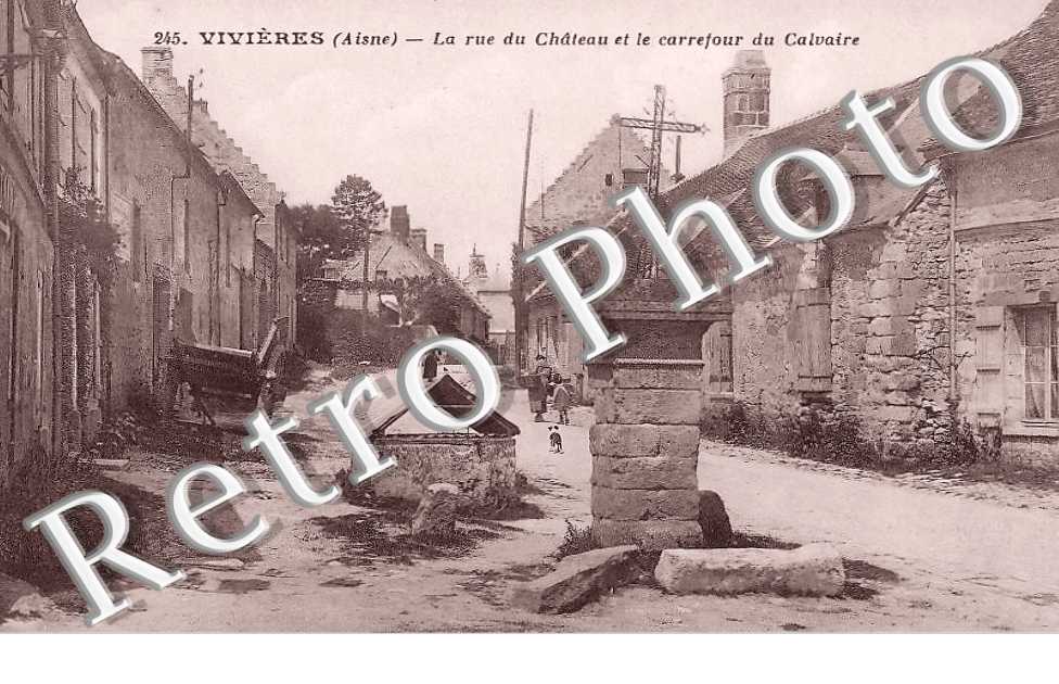 la rue du château et le carrefour du Calvaire