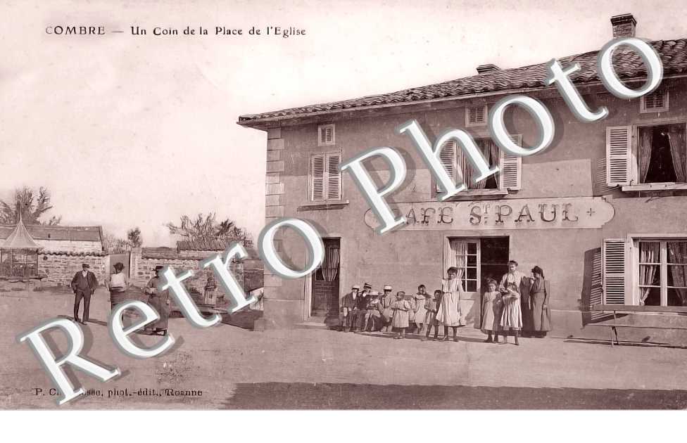 un coin de la place de l&#039;église. Café Saint-Paul