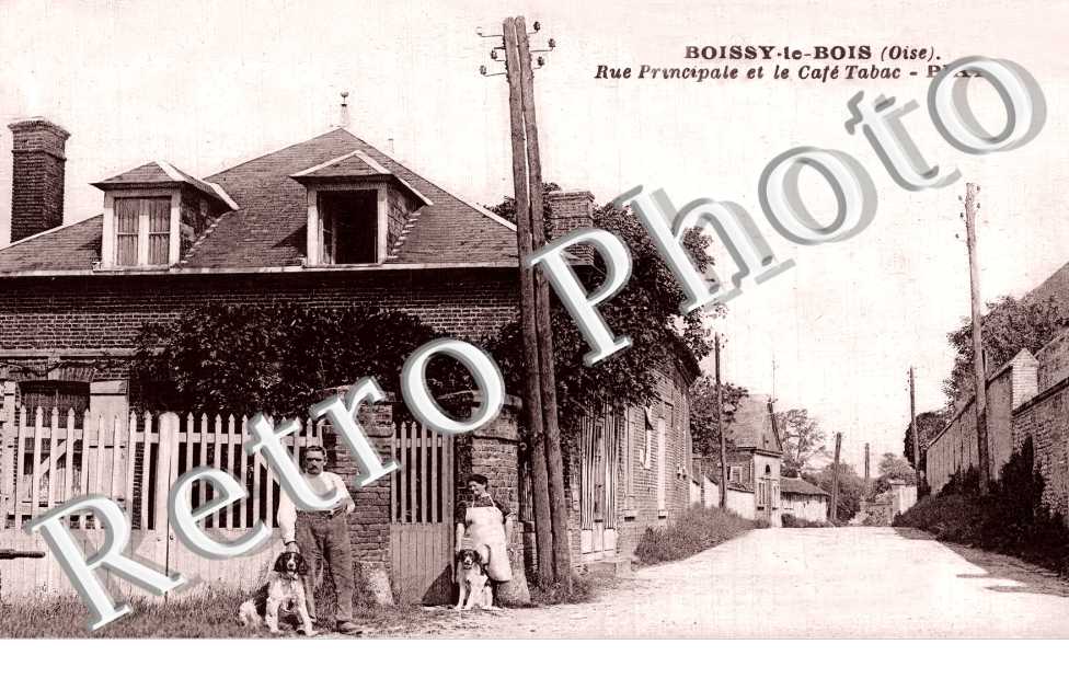 rue principale et le café tabac-Piat