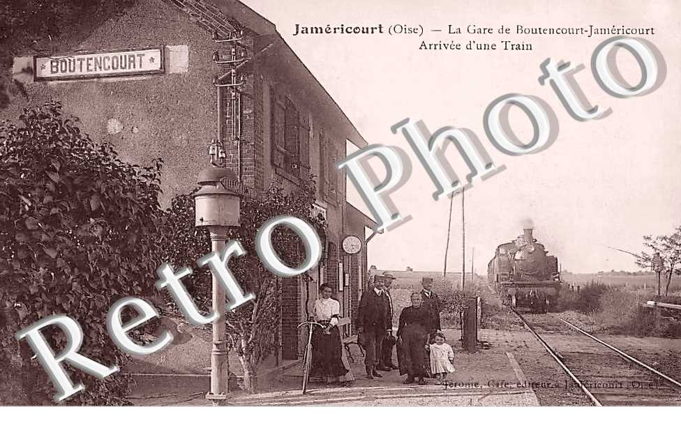 la gare de Boutencourt-Jamericourt. Arrivée d'un train.