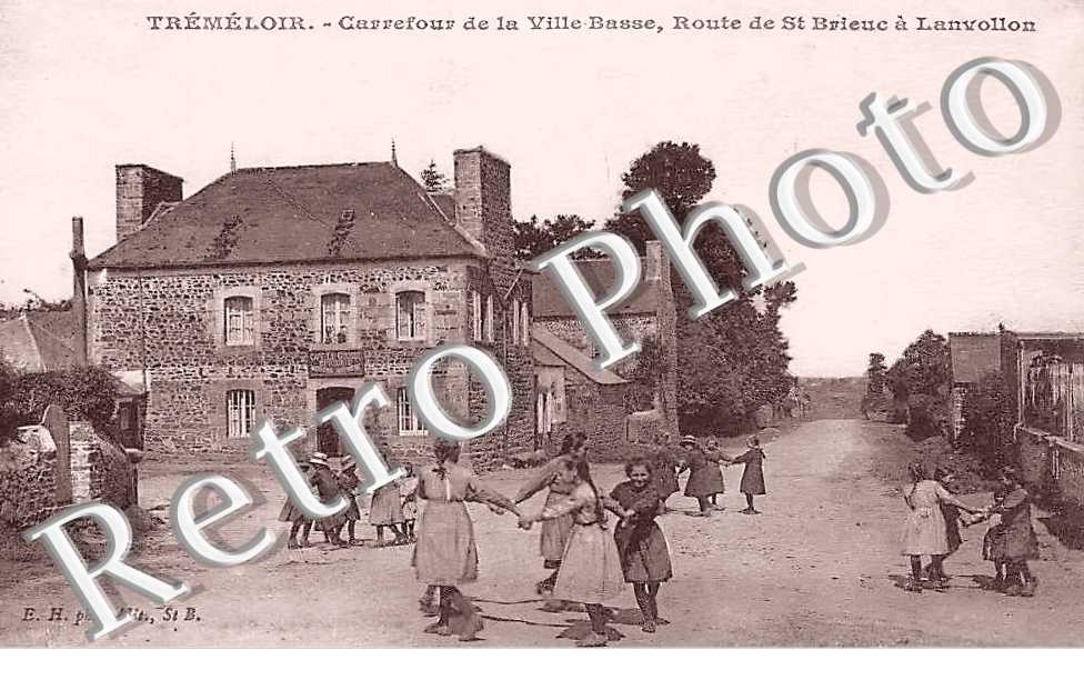 carrefour de la Ville-Basse, route de Saint-Brieuc à Lanvollon