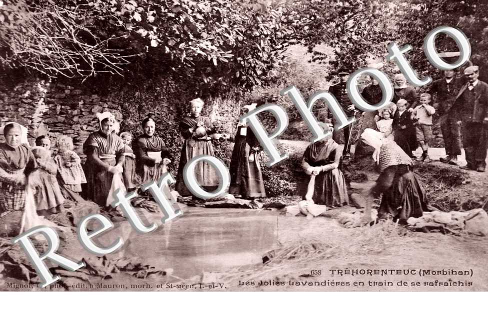 les jolies lavandieres en train de se rafraichir.