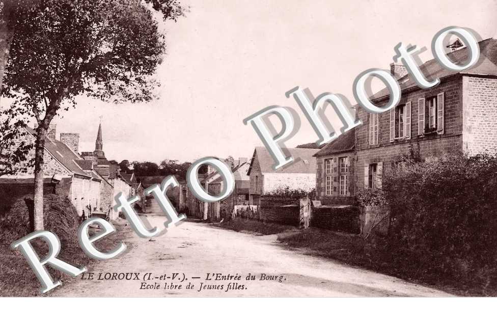 l&#039;entrée du bourg. Ecole de jeunes filles