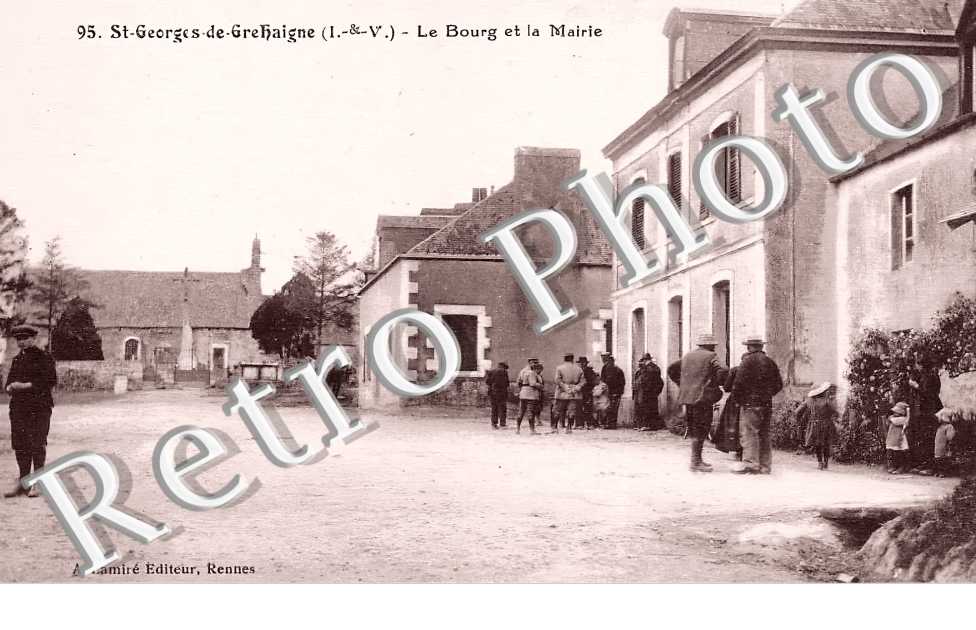 le bourg et la mairie.