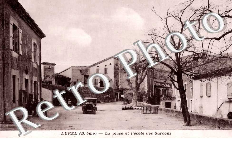 la Place et l'école des garçons
