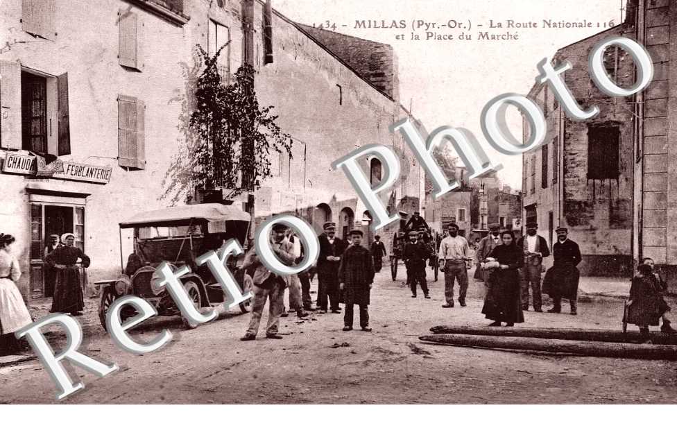la route nationale et la place du marché