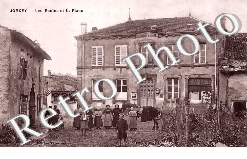 les écoles et la place