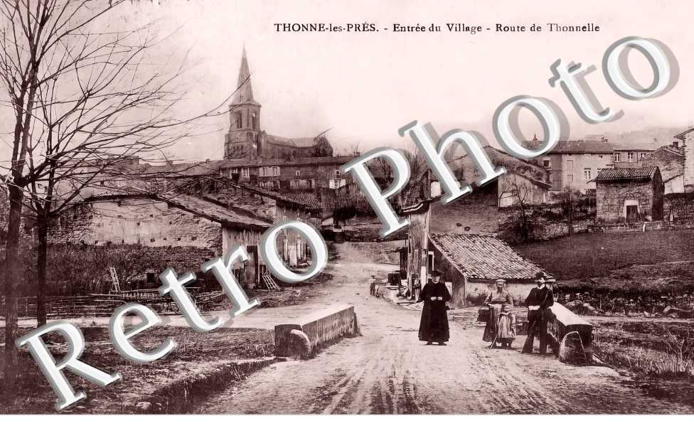 entrée du village. Route de Thonnelle