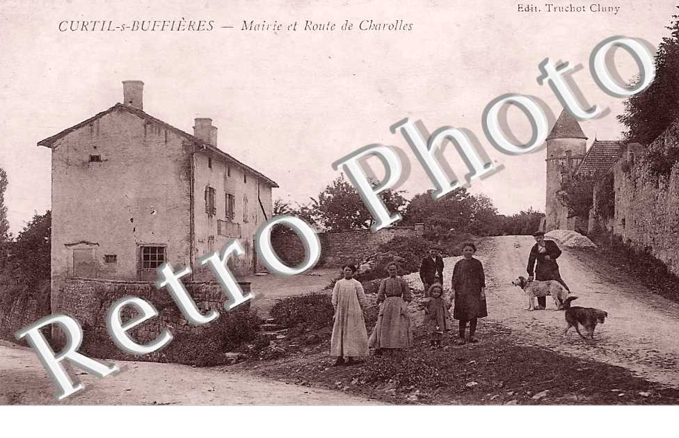 mairie et route de Charolles