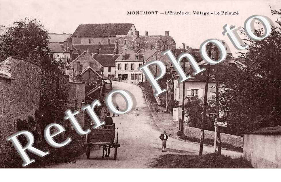 l'entrée du village. Le prieuré