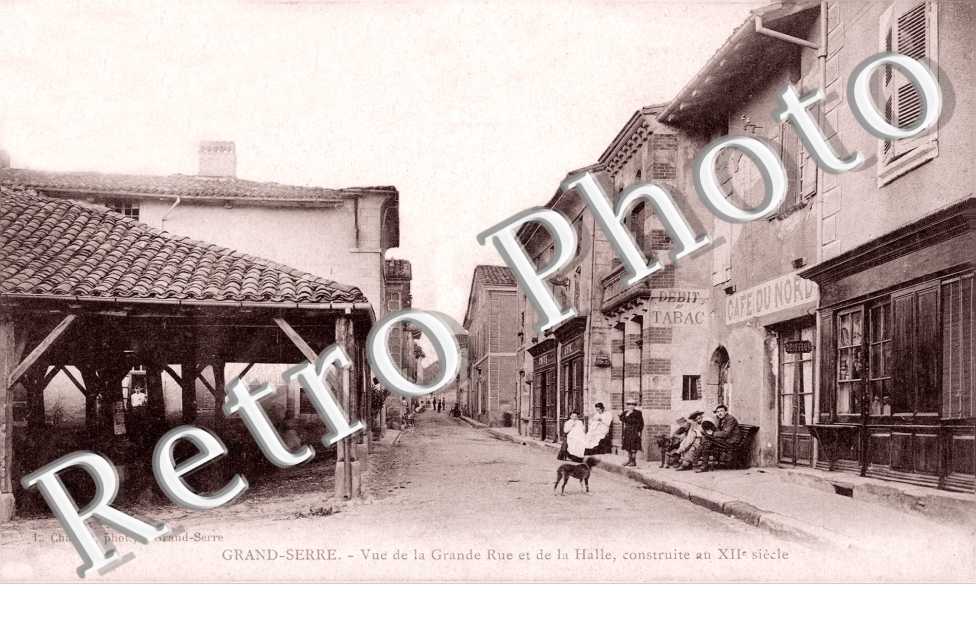 vue de la grande rue et de la halle