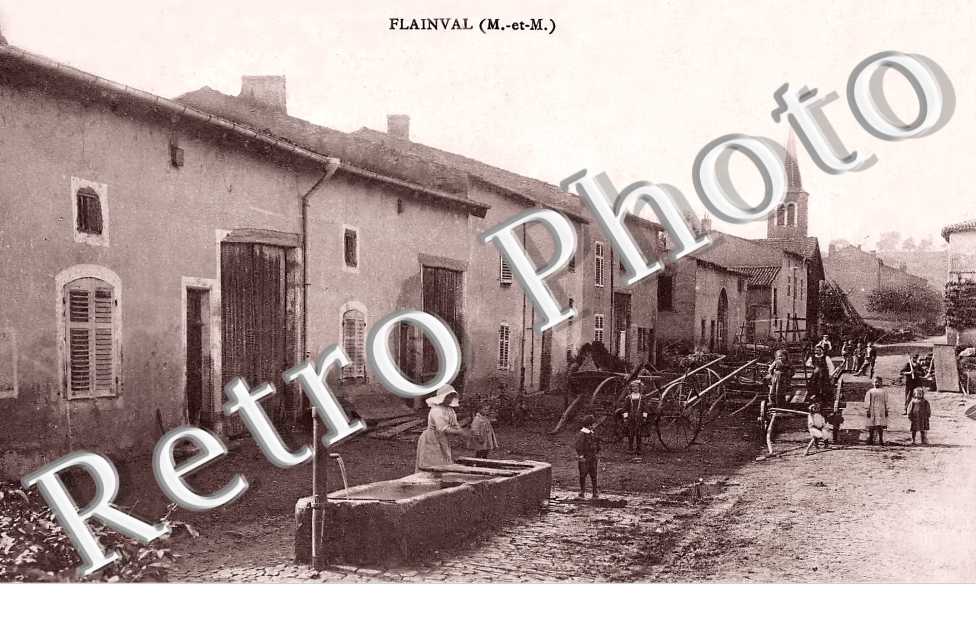 rue et fontaine