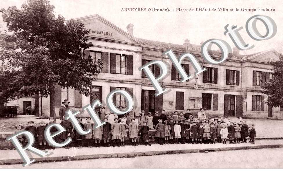 place de l&#039;Hôtel-de-Ville et le groupe scolaire
