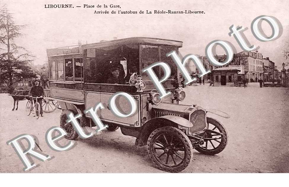 Place de la gare. Arrivée de l'Autobus de La Réolde-Rauzan-Libourne