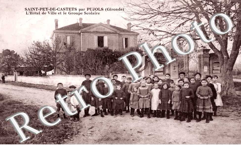 l&#039;hôtel de ville et le Groupe Scolaire