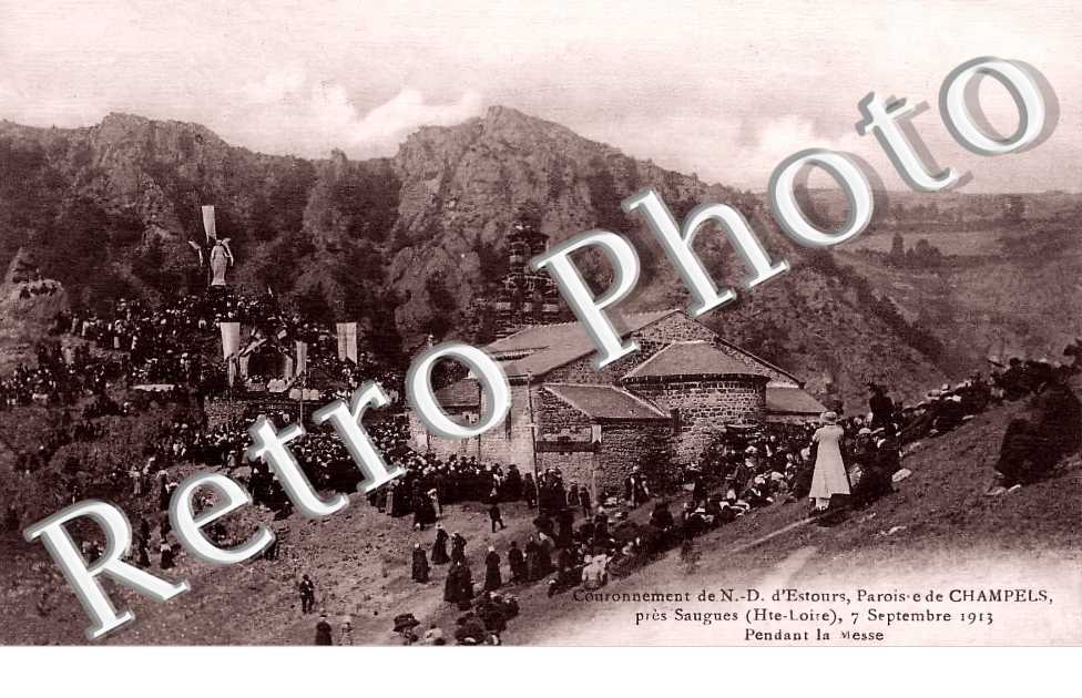 Couronnement de N.-D. d&#039;Estours, Paroisse de Champels près Saugues, le 7 septembre 1913. Pendant la Messe.