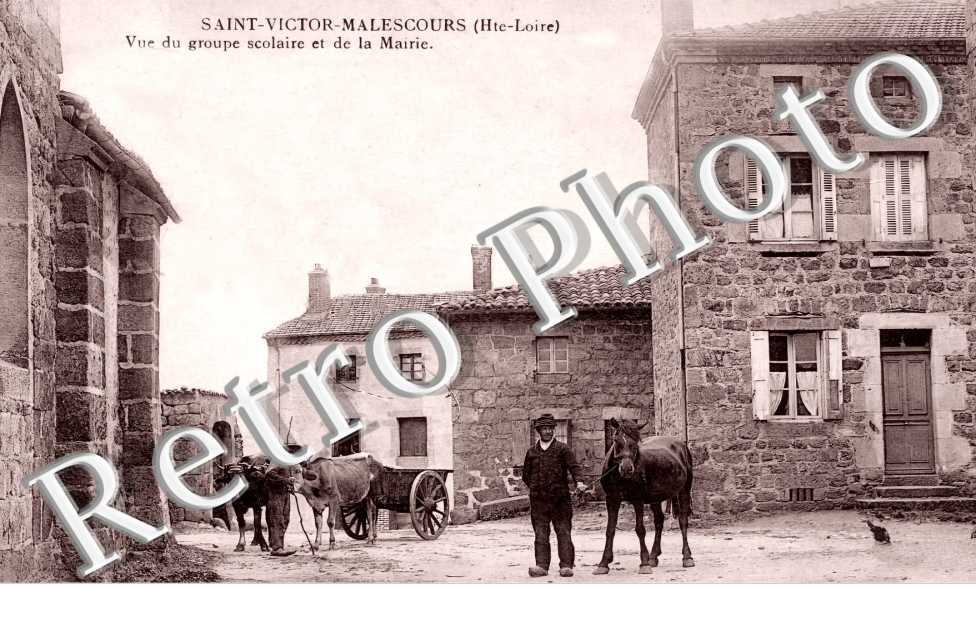 vue du groupe scolaire et de la mairie
